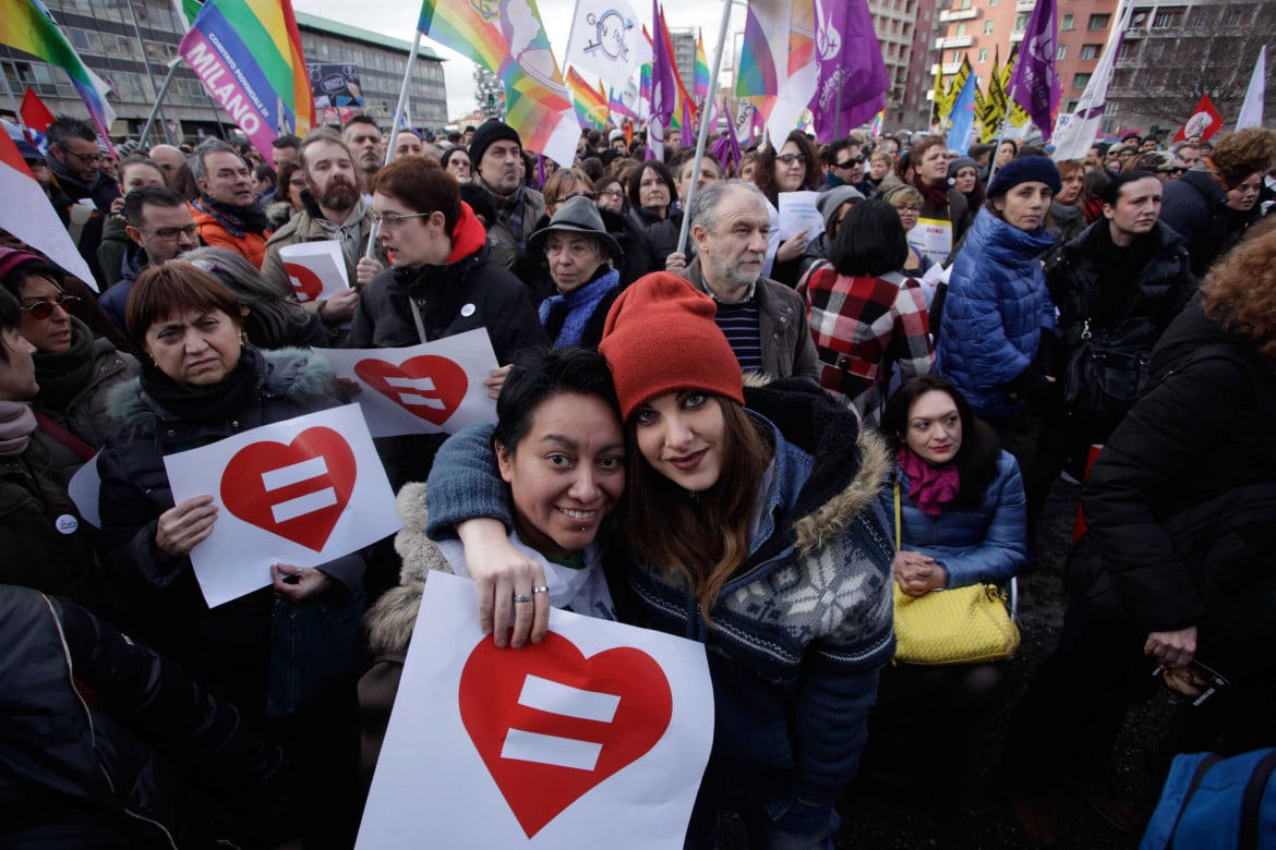 Omofobia, respinte le pregiudiziali la legge va