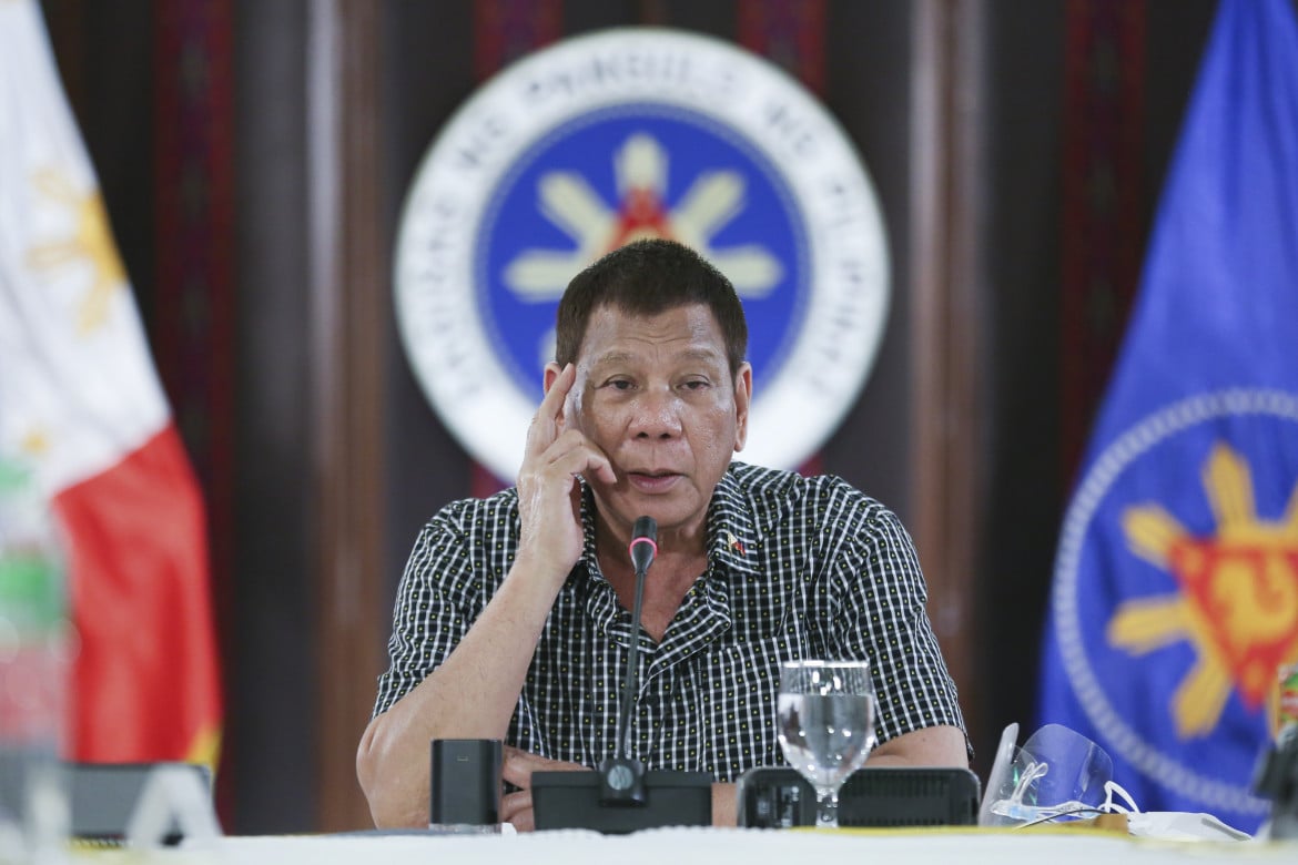 Si allontanano le indagini sulle malefatte di Duterte