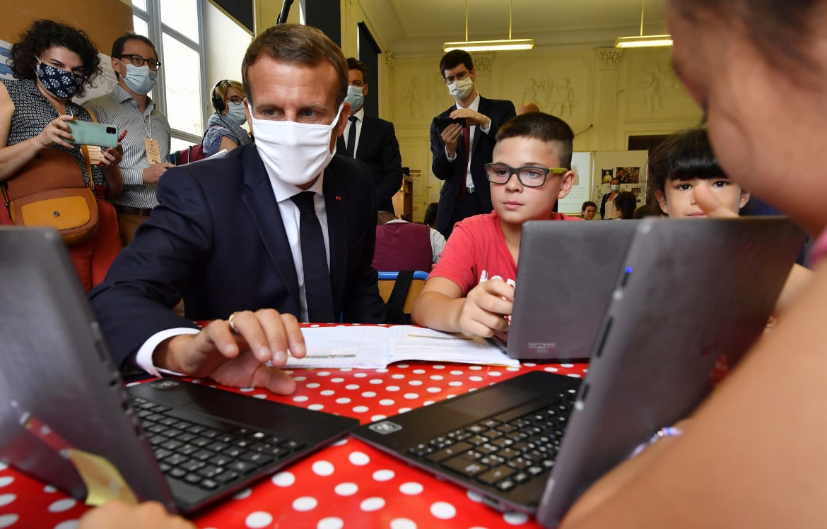 Macron: scuola obbligatoria dai 3 anni