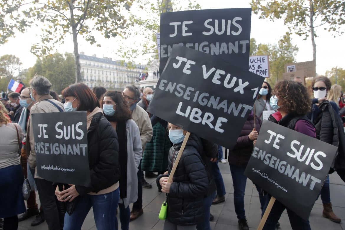 Francia sotto choc, associazioni islamiste nel mirino della polizia