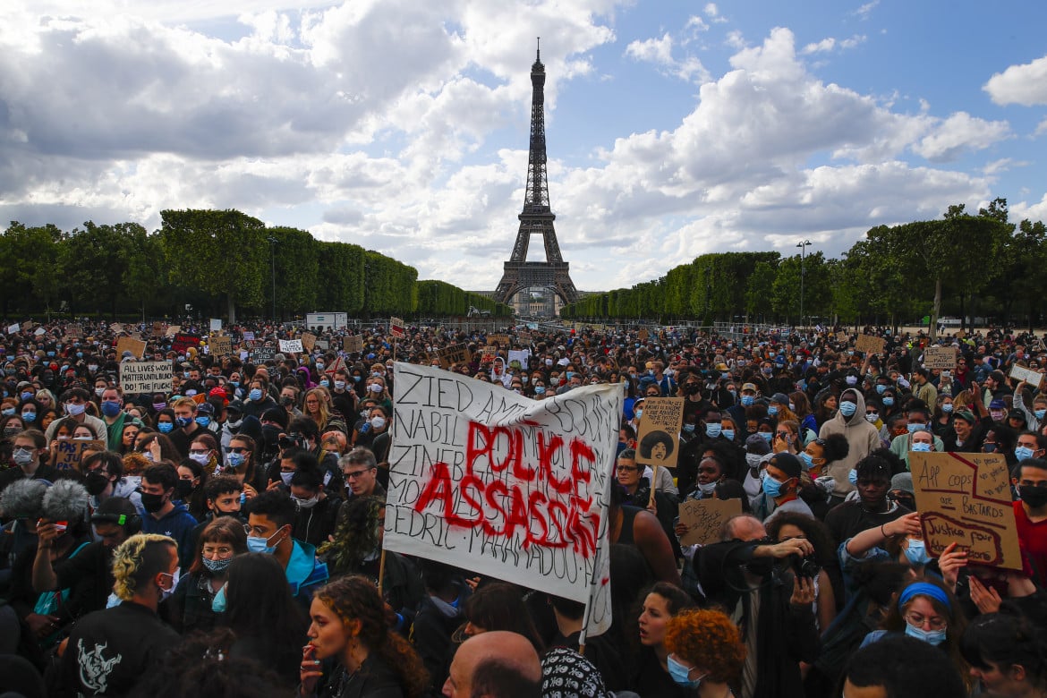 Sicurezza globale, la Francia riscrive l’articolo contestato