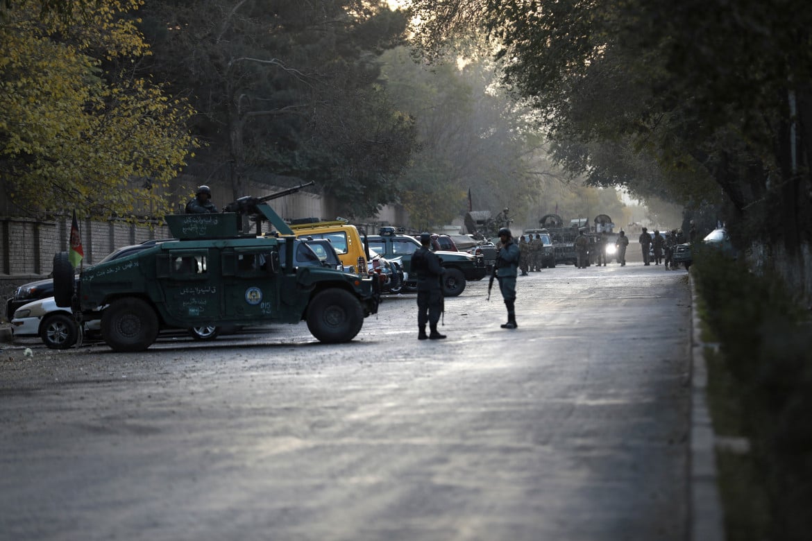 Attentato all’Università di Kabul: 22 uccisi