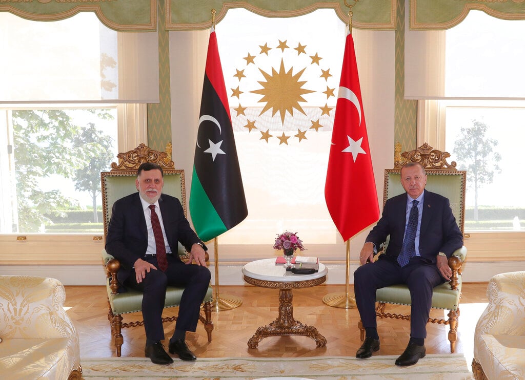 Erdogan vola a Tripoli per ostacolare un dialogo già difficile
