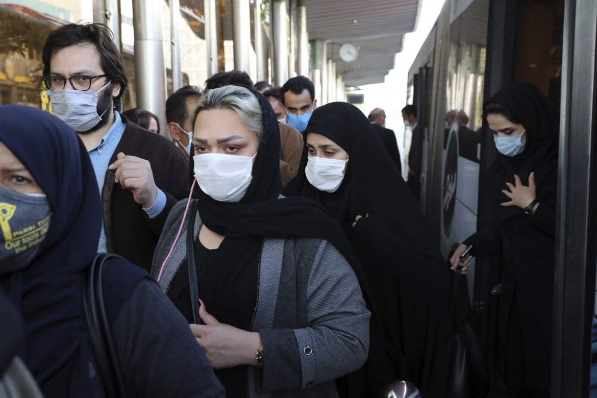 L’Iran si mette in lockdown: male per l’economia, bene per evitare le proteste