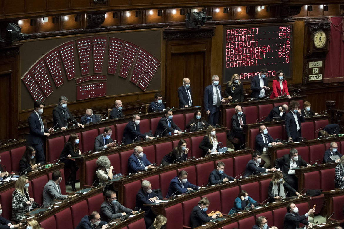 Tutti sì in senato, Berlusconi «piega» Salvini e Meloni
