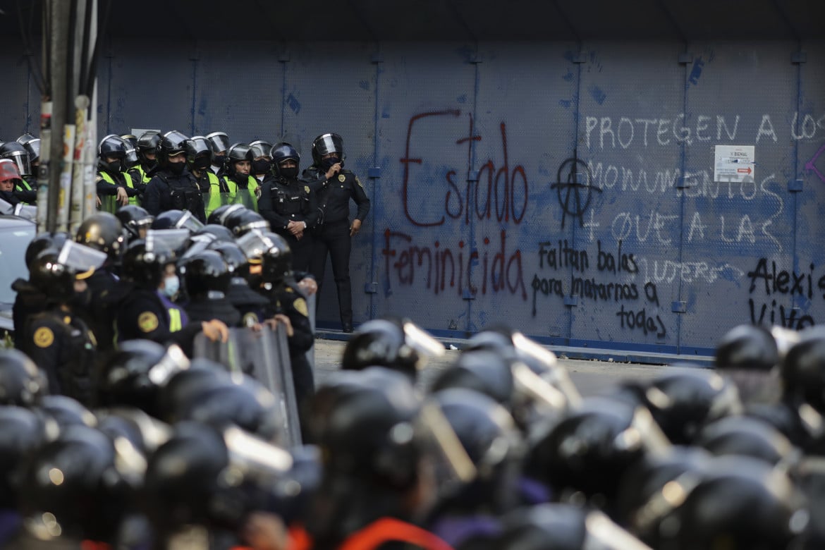 Cancún, la polizia spara sulla protesta delle donne