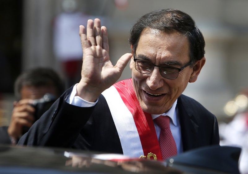 Destituito il presidente Vizcarra: «Incapacità morale permanente»