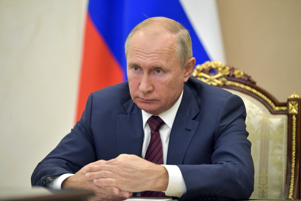 «Putin ha il Parkinson», il Cremlino smentisce