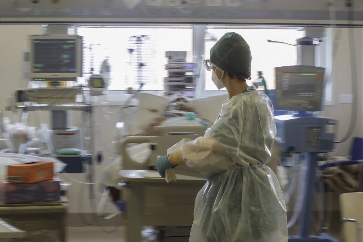 Il sindaco di Varese: «Ospedali in grande sofferenza, manca il personale»