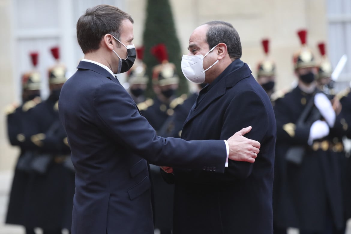 La dottrina Macron: 30 jet da 4,5 miliardi all’Egitto di al-Sisi