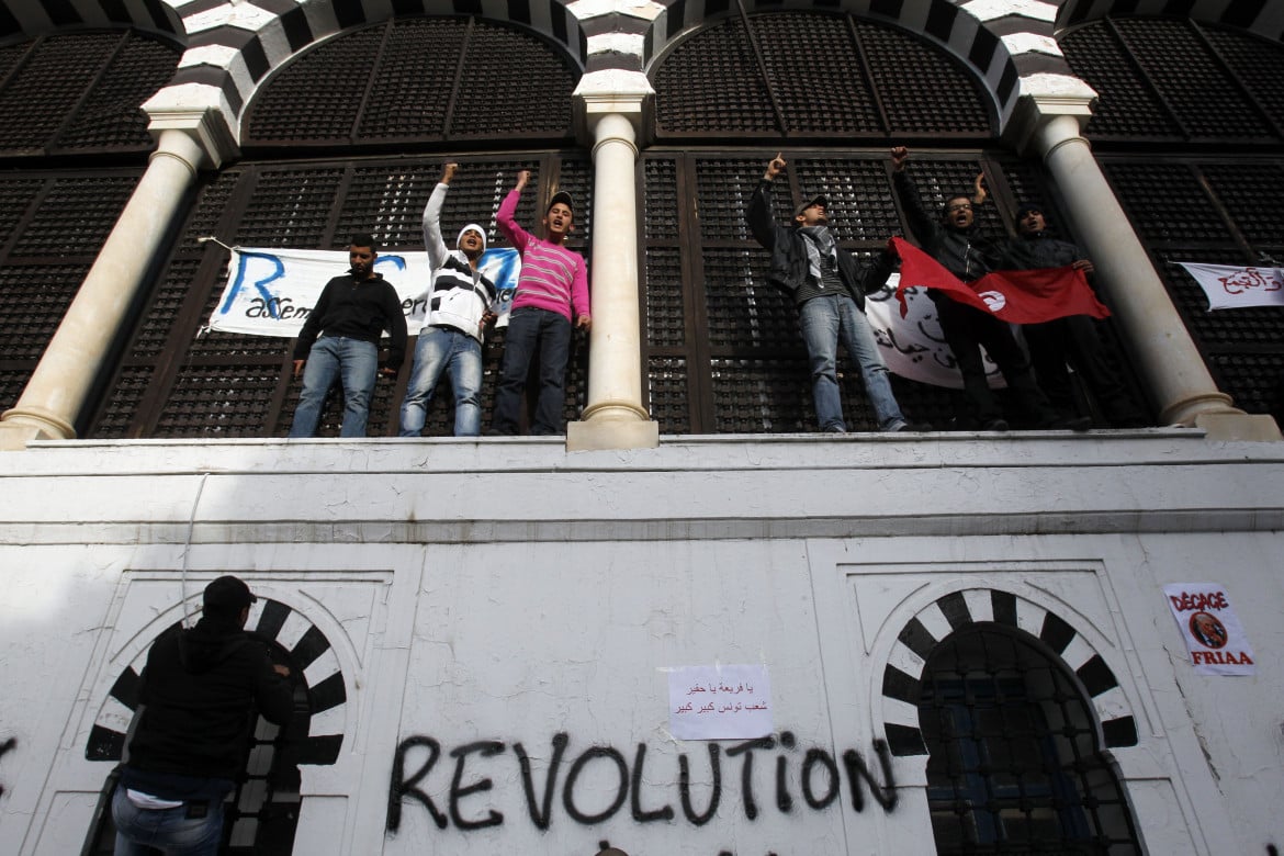 A dieci anni dall’immolazione di Bouazizi la Tunisia è un puzzle