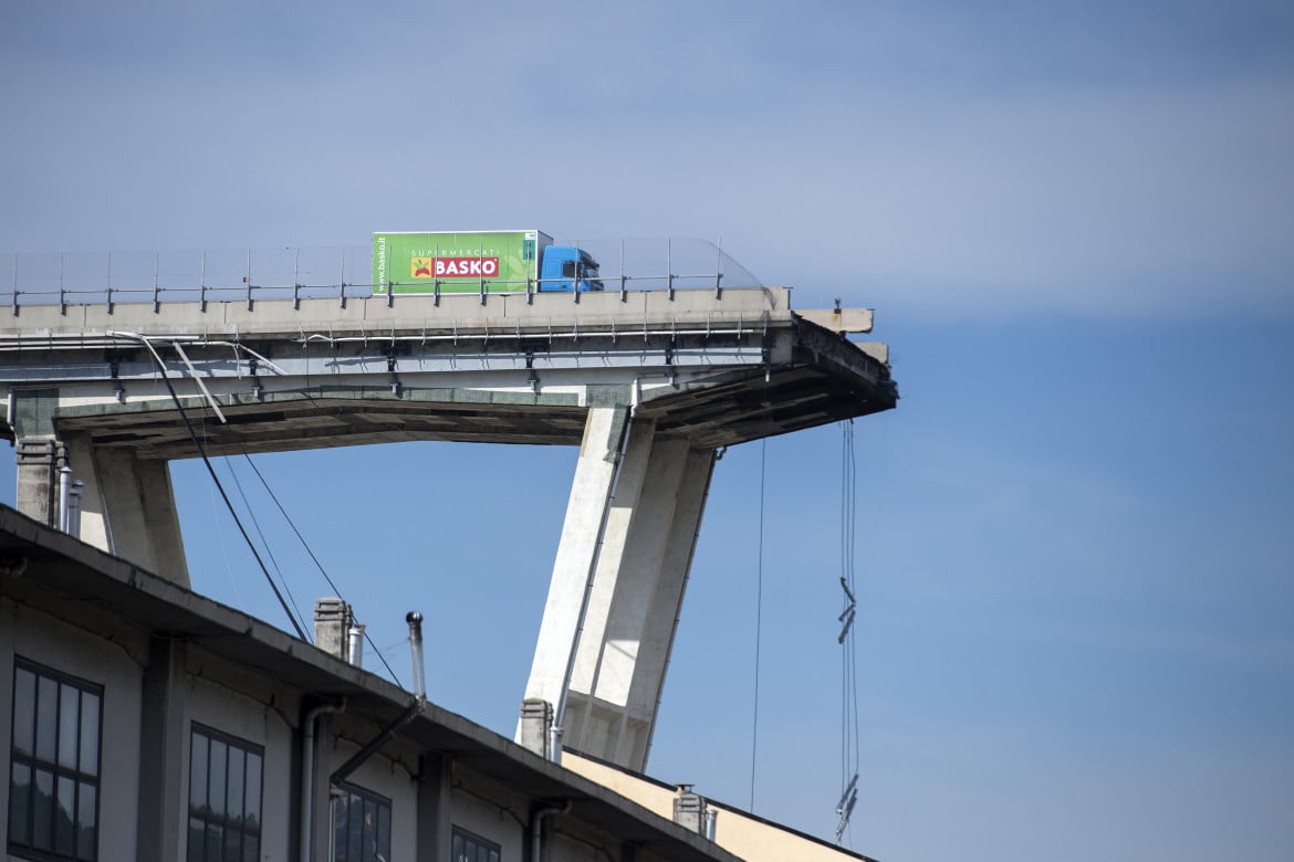«Il ponte Morandi è crollato solo per corrosione»