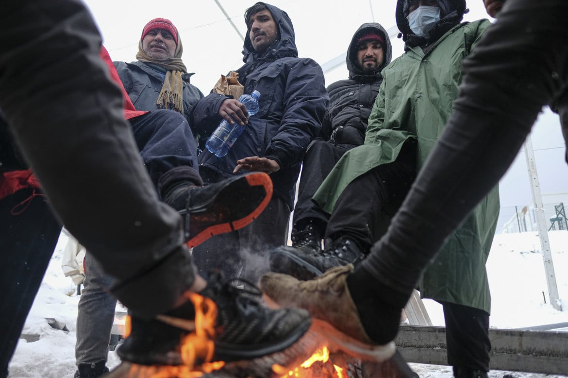 Bosnia, profughi abbandonati al gelo sulla via dell’Europa