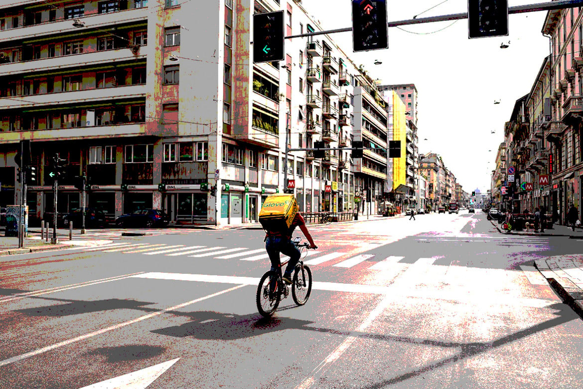Rider nelle strade di Milano deserta, foto Eugenio Marongiu per Shutterstock Inc.