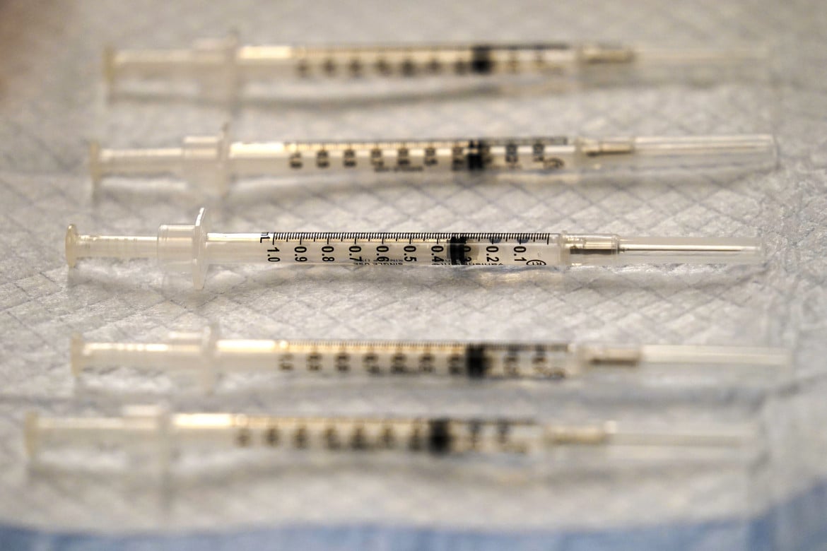 Sui vaccini pende un rischio: i trial in corso potrebbero finire in anticipo