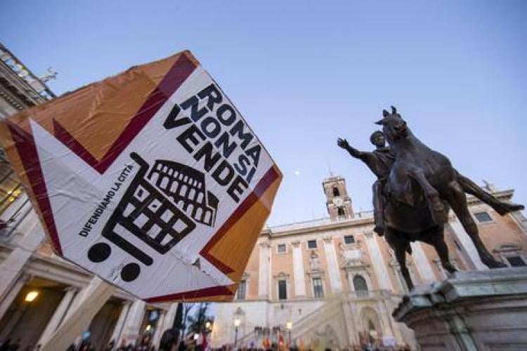 Roma, stop agli sgomberi di centri sociali e associazioni