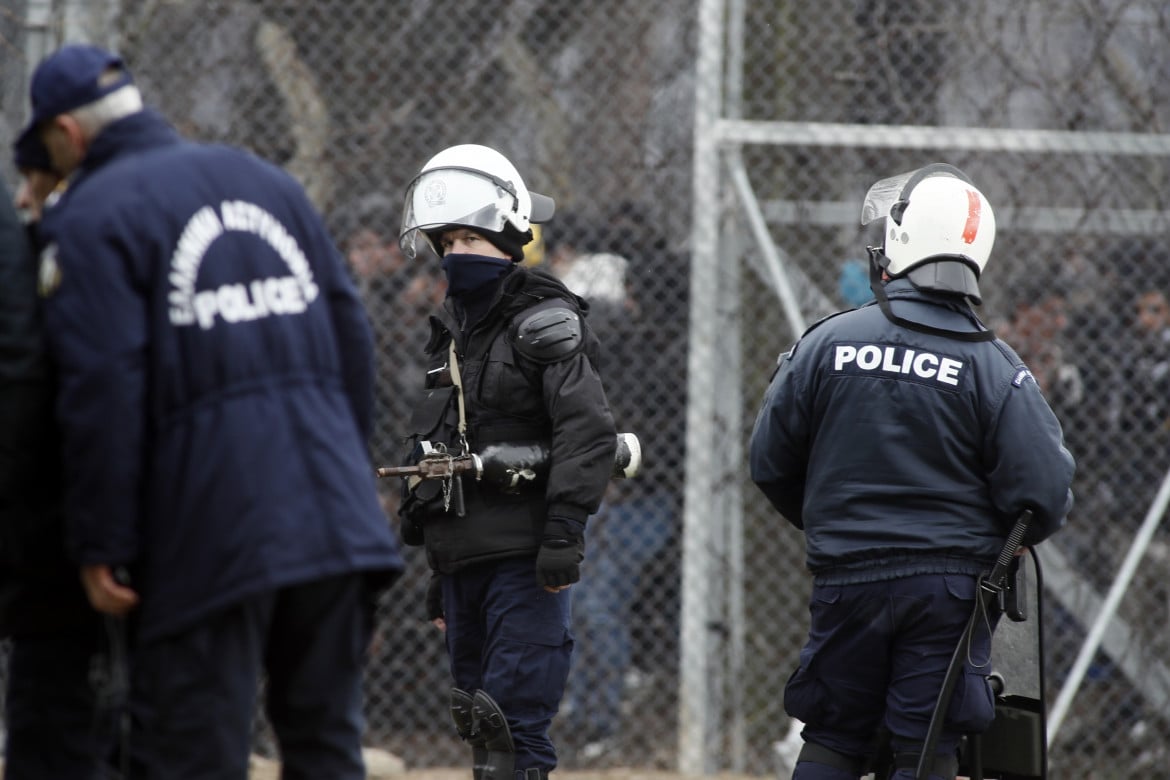 Manganelli fedeli alla destra: la polizia presidierà le università greche