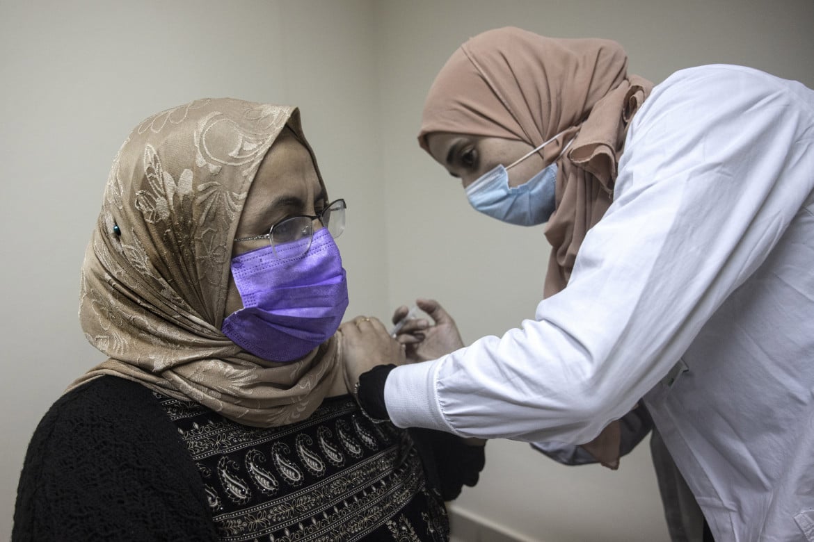 Solo promesse per i palestinesi, i vaccini non arrivano