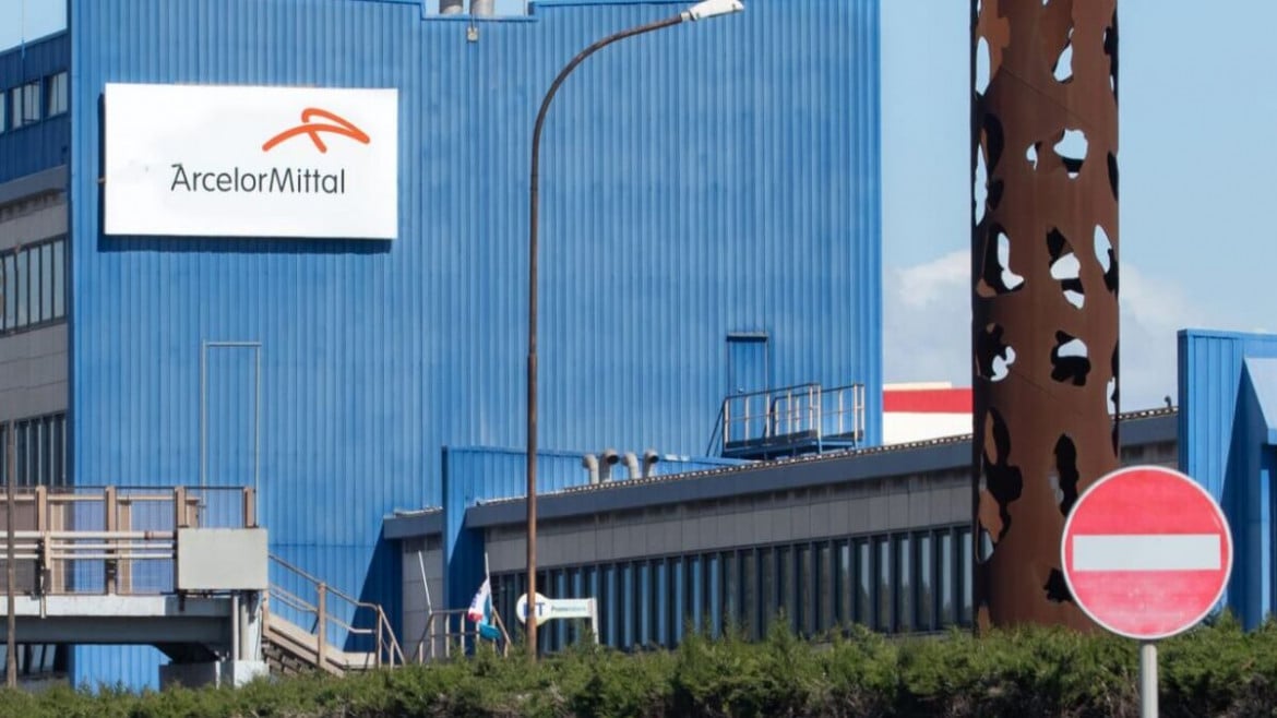 Arcelor Mittal, lavoratore licenziato per un post