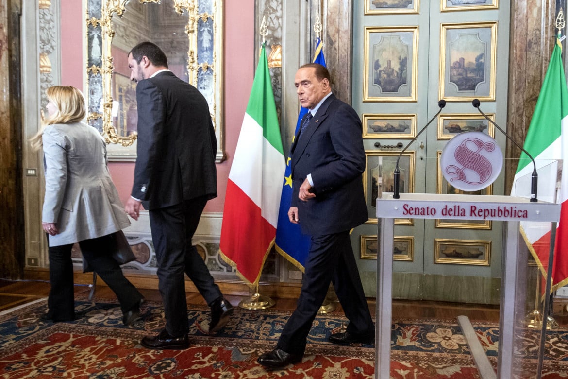 Berlusconi dice sì. Salvini sbaglia il tiro: «O noi o i 5S»
