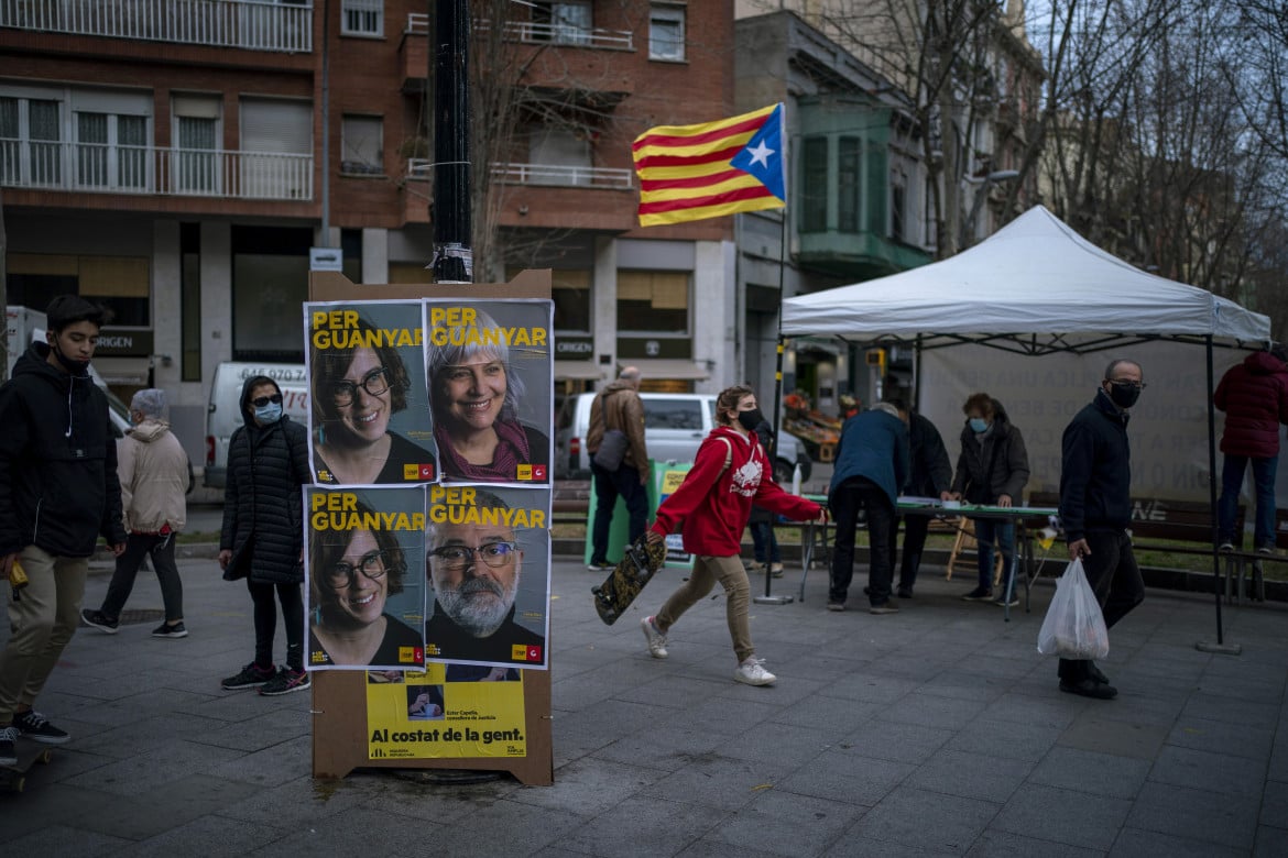 Voto catalano, sfida tra indipendentisti. Ma tutti contro il Psc