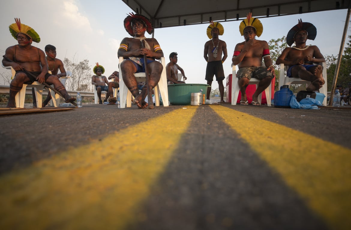 Gli indigeni portano Bolsonaro all’Aia: «Genocidio»