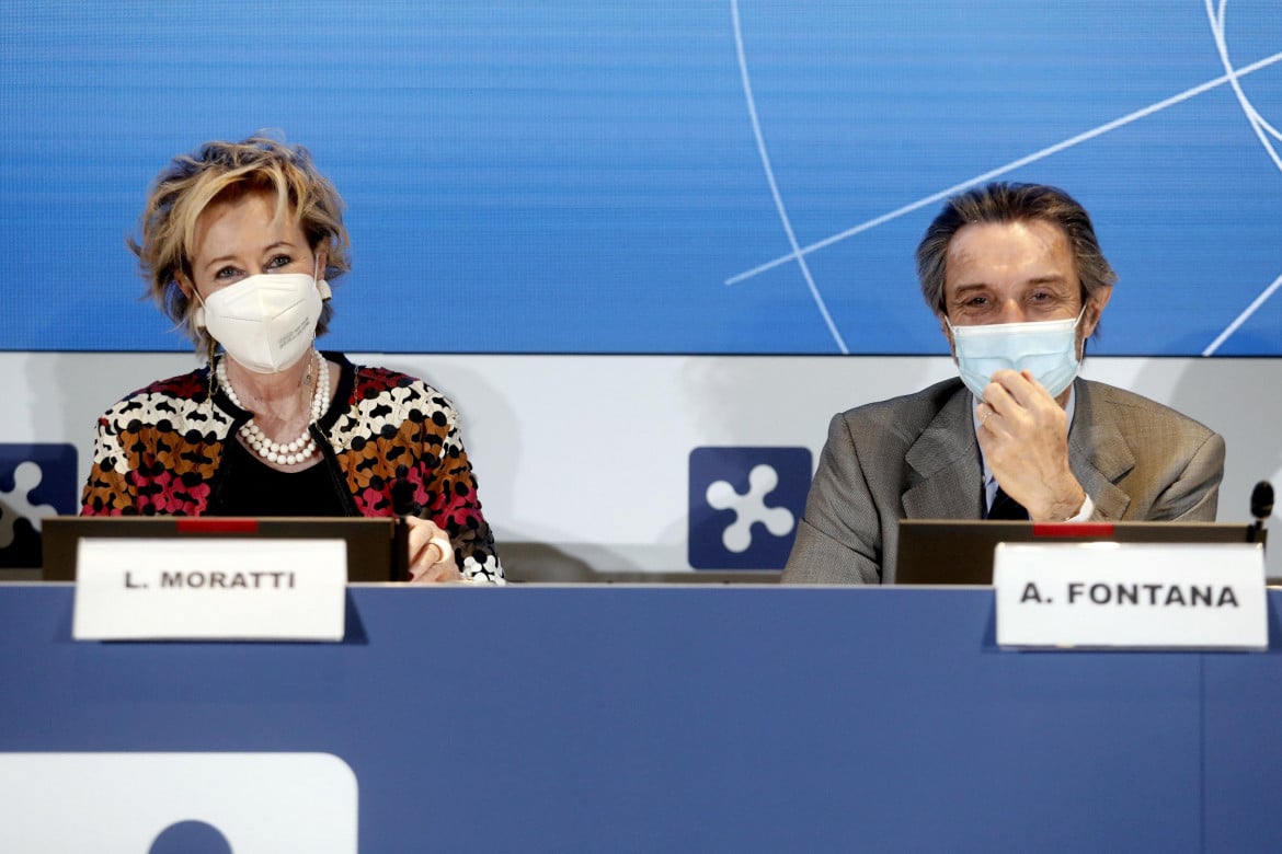 Caos vaccini, ma la Lombardia fa l’accordo con Confindustria