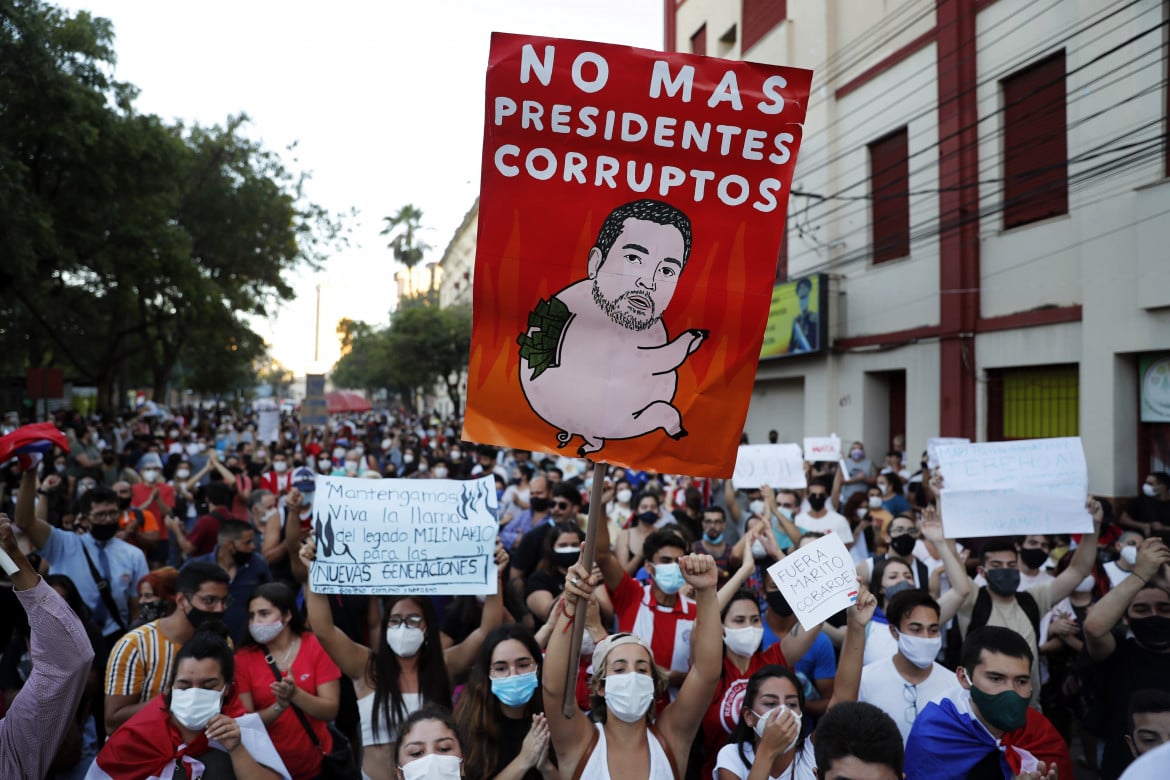 Vaccini e corruzione: in Paraguay proteste «fino alle dimissioni»