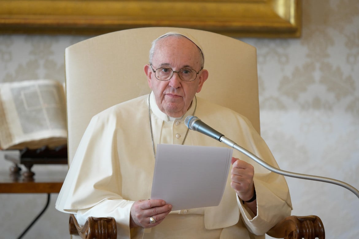 Il papa: è urgente ridurre l’orario di lavoro