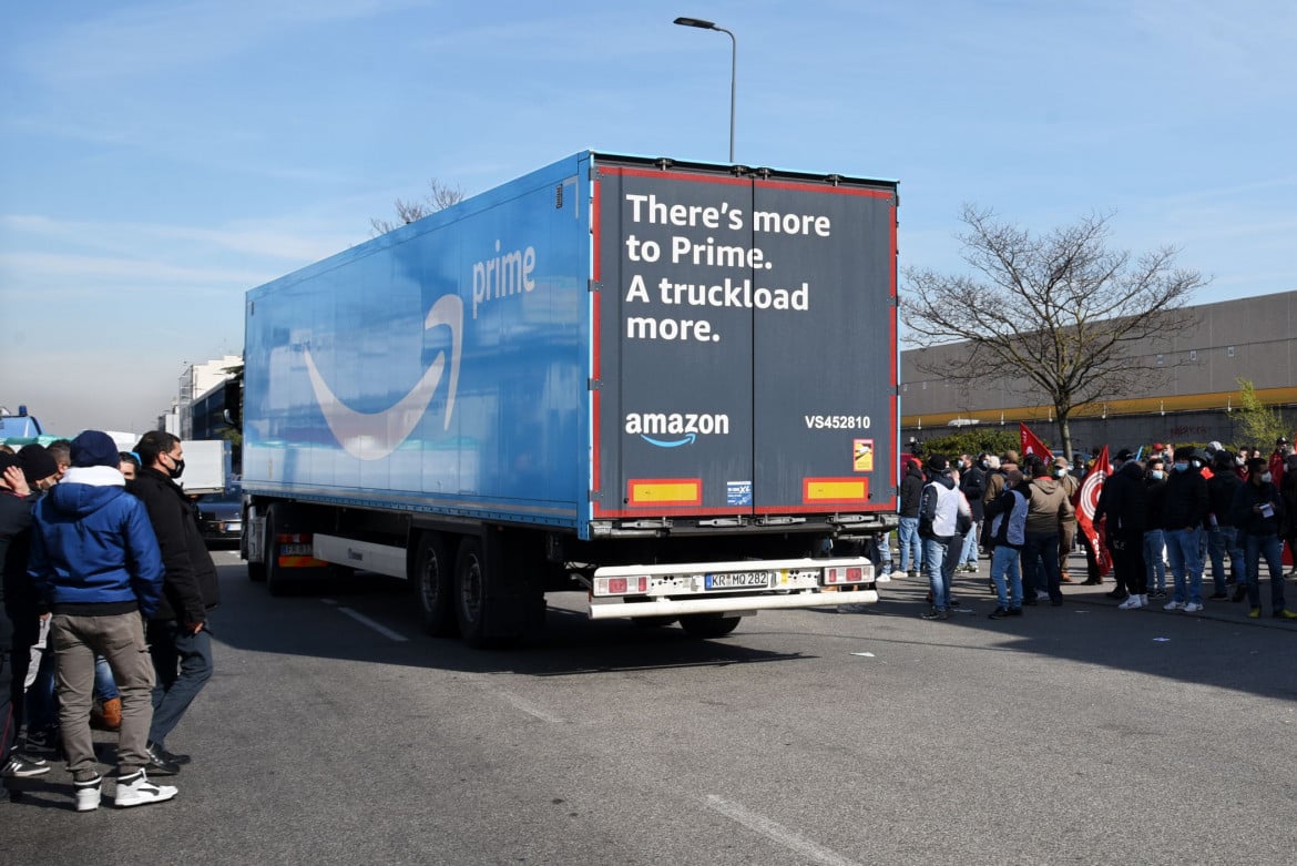 «Noi, driver per Amazon senza soste. Ora basta, vogliamo essere ascoltati»