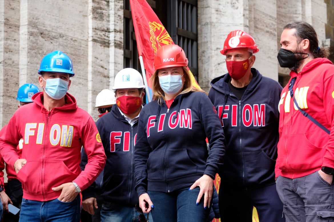 Crisi industriali, Giorgetti delude operai e sindacati