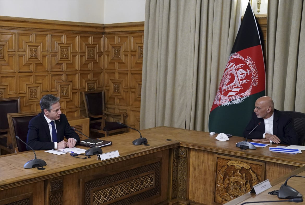 Blinken a Kabul rassicura il governo e scommette sui Talebani