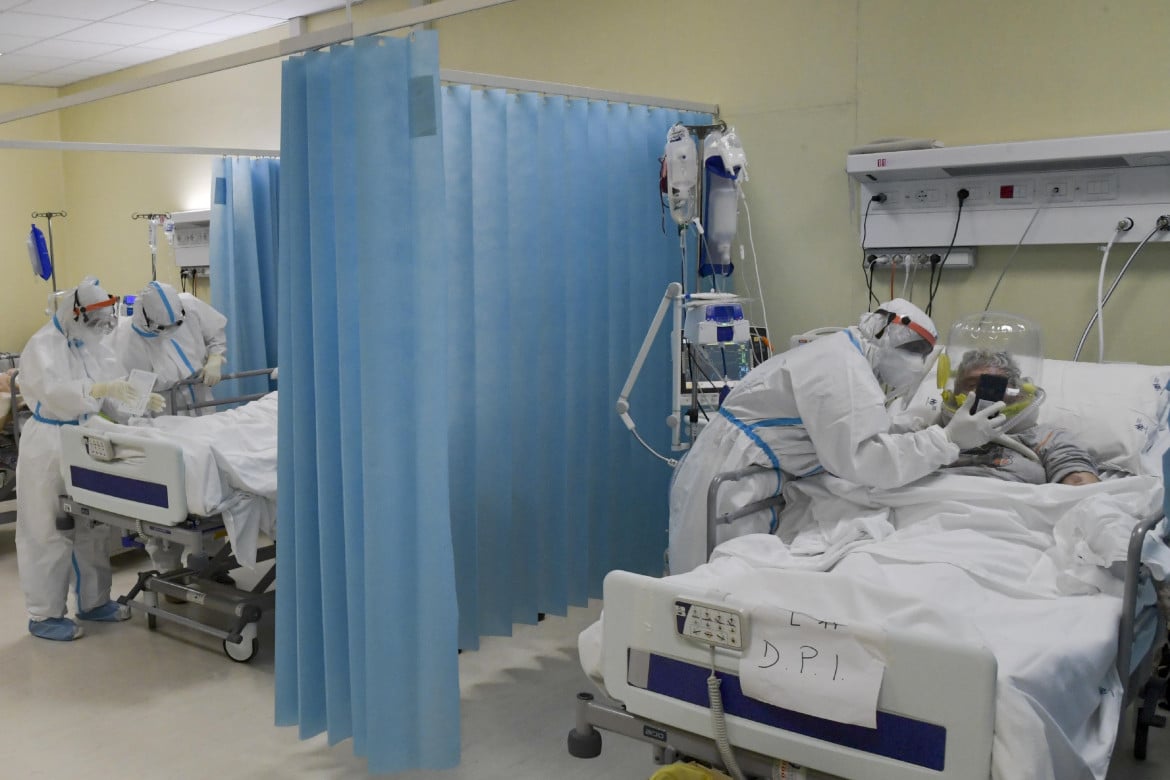Il sindacato dei medici Anaao Assomed: «Prudenza o a giugno finiremo in zona rossa»