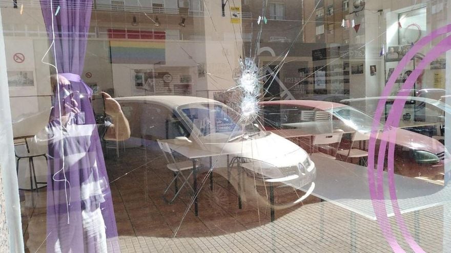 Podemos, attacco con molotov alla sede di Cartagena