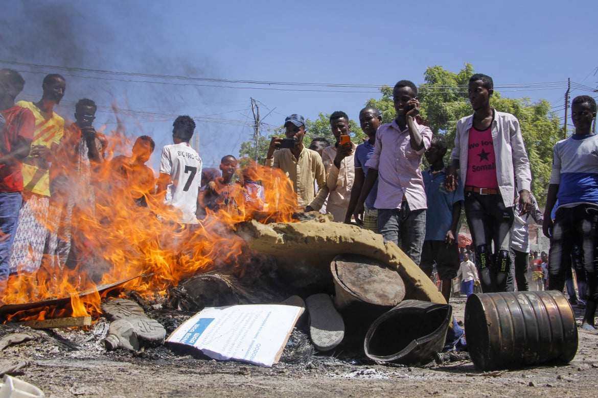 Somalia, prove di guerra civile nella capitale. Trema Farmajo