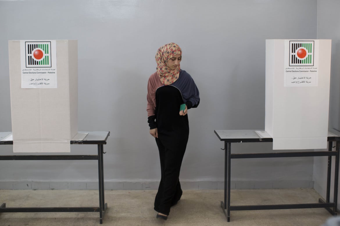 Israele non autorizza il voto palestinese a Gerusalemme, Abu Mazen rinvia le elezioni