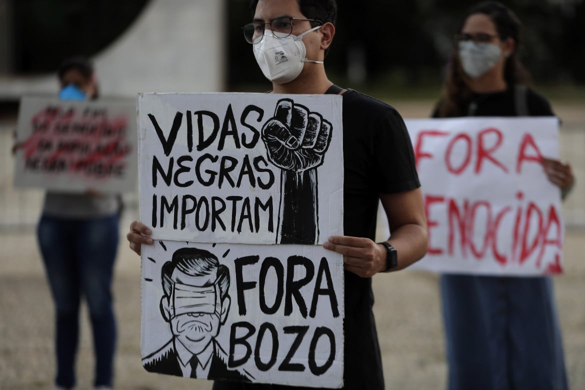 Stop Zoom, ora è in piazza il grido «Fora Bolsonaro»