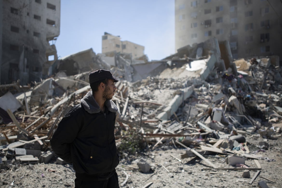 Israele bombarda la stampa. A Gaza sterminata una famiglia