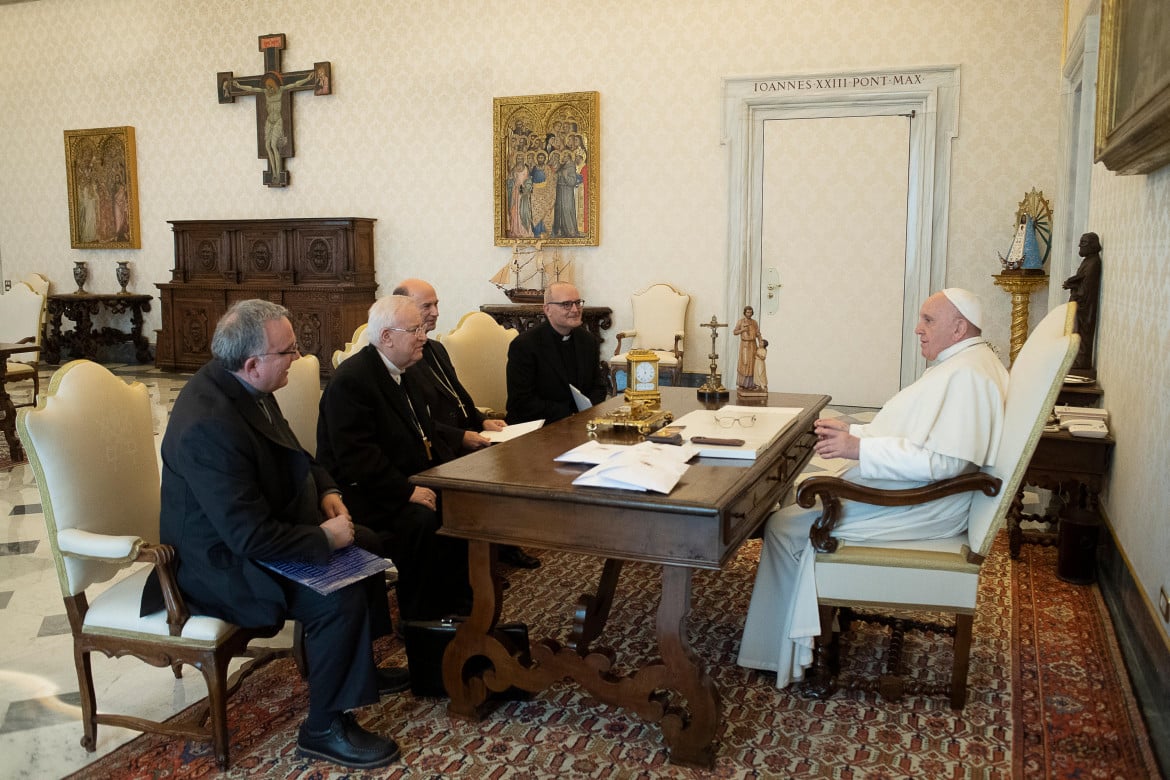 «Serve più chiarezza». La mezza  marcia indietro dei vescovi italiani