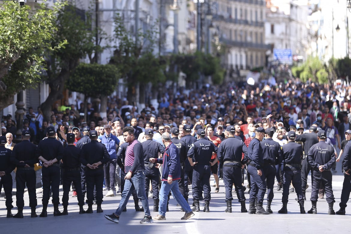 In Algeria ora è vietato protestare: 700 arresti