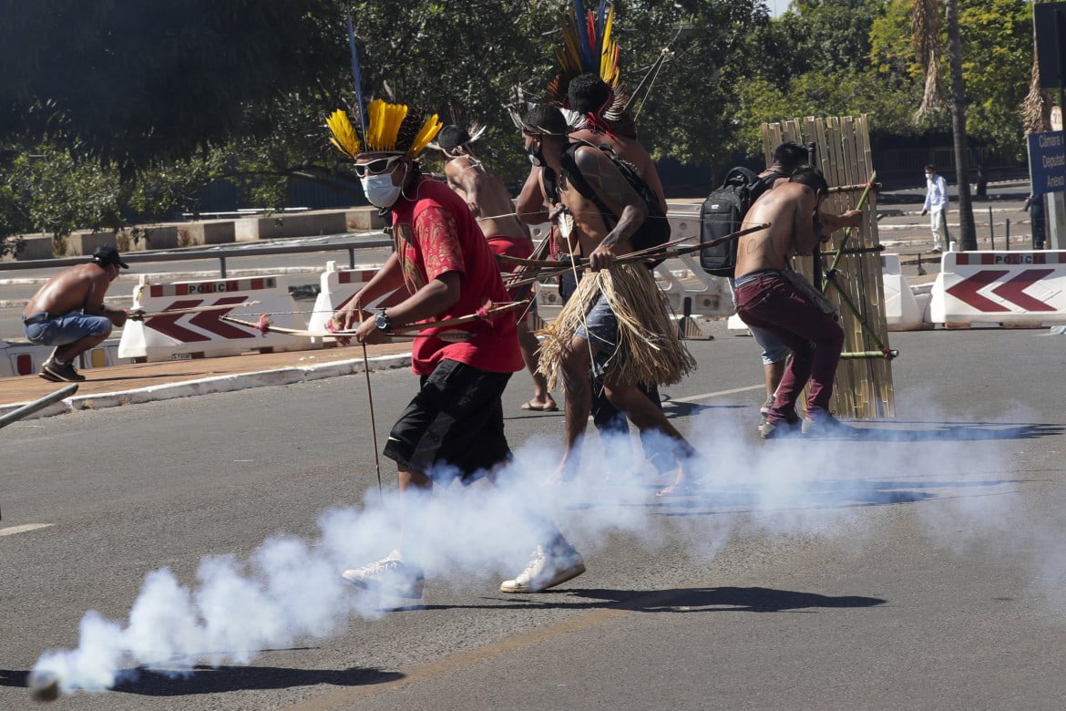 In Brasile leggi e lacrimogeni per occupare le terre indigene