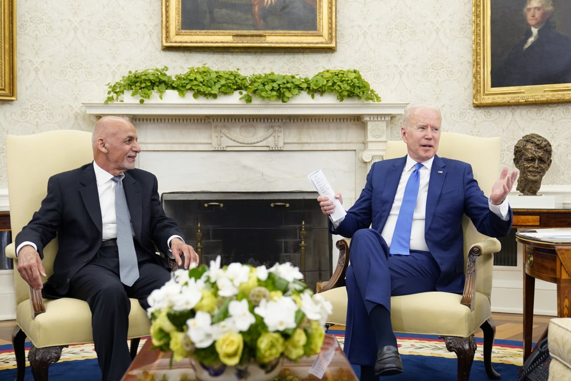 Afghanistan, Biden accoglie Ghani per dargli il benservito