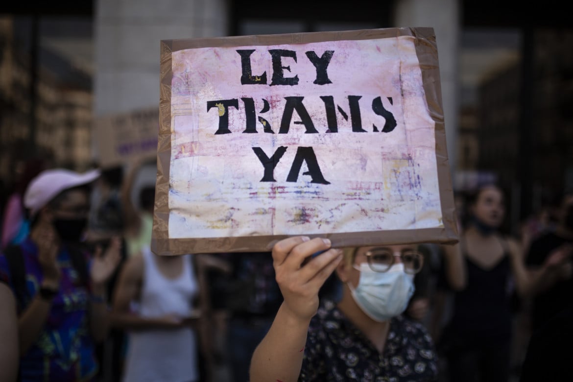 Spagna, il governo dà l’ok alla «ley trans»