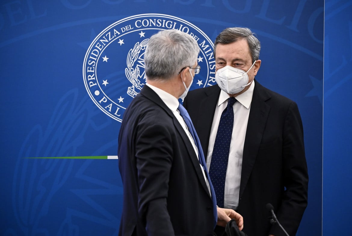 Via a licenziamenti, Draghi fa un passo indietro verso la Cgil