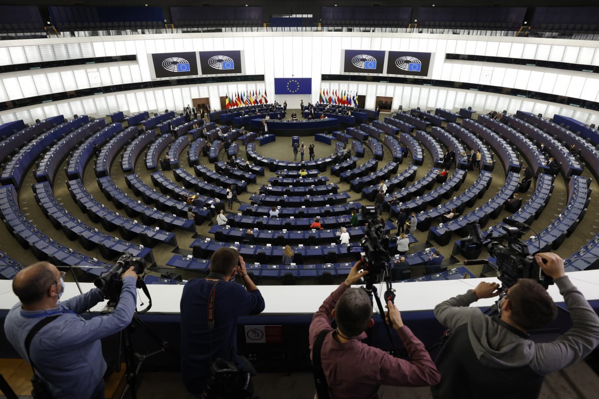 Il Parlamento europeo avverte la Commissione: sospendere i brevetti