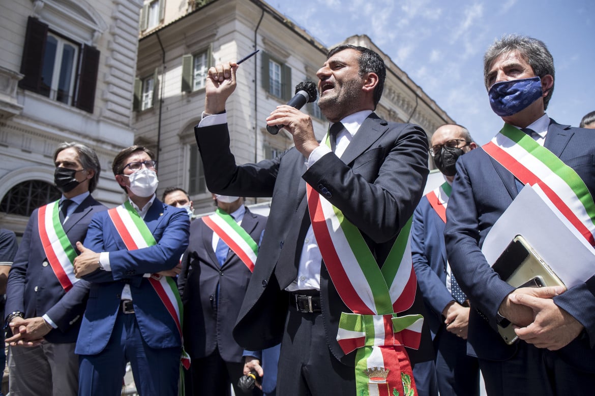 «Basta città ingovernabili»: 600 sindaci in piazza a Roma