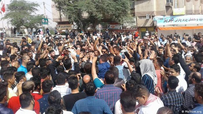 Quattro morti nelle proteste. Teheran alterna repressione a «solidarietà»