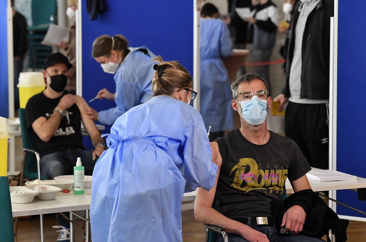 Germania, stop risarcimenti ai non vaccinati in quarantena