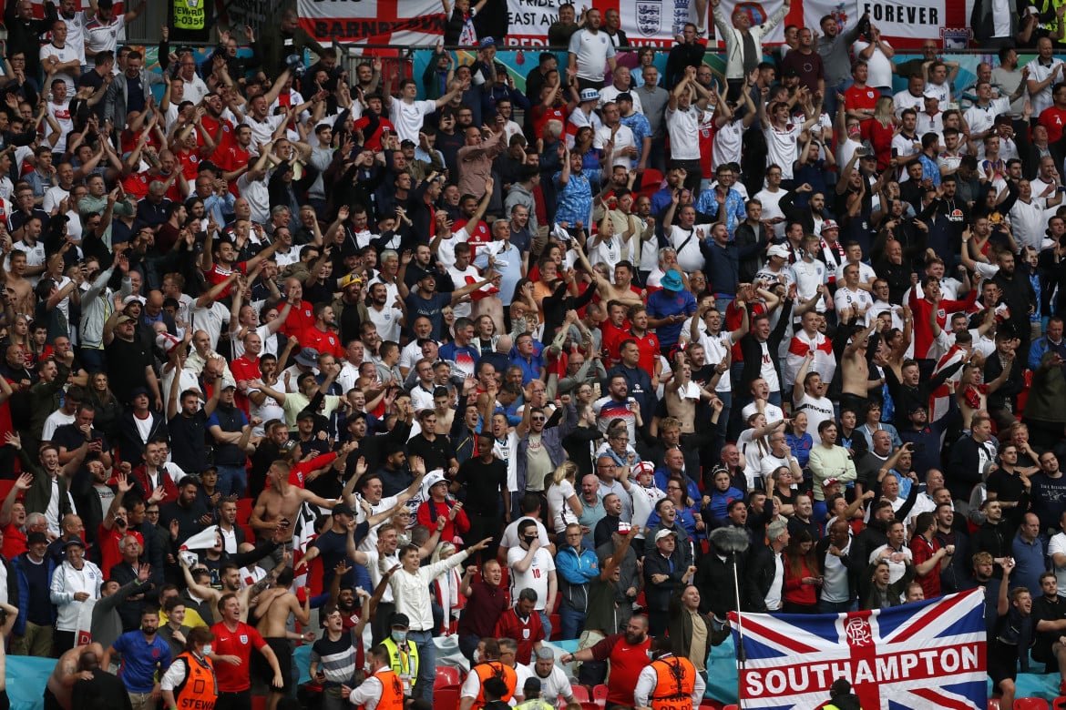 Stretta sui tifosi inglesi, ma Wembley non si tocca