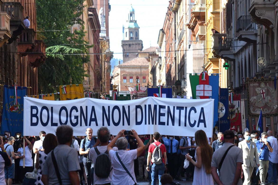 Strage di Bologna, ricordi al tempo del governo di super-destra